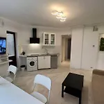 Heart Of The City Chic 2-Bedroom Apartment