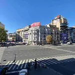 Heart Of The City Chic 2-Bedroom Apartment